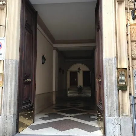 Διαμέρισμα Laura Family *